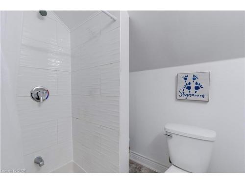 284 Walter Avenue N, Hamilton, ON - Indoor Photo Showing Bathroom