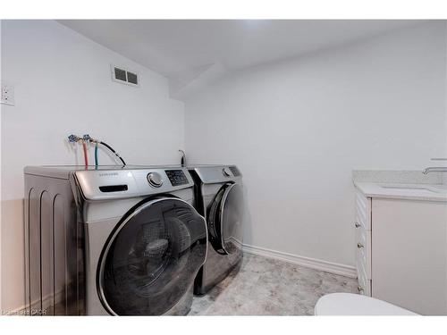 284 Walter Avenue N, Hamilton, ON - Indoor Photo Showing Laundry Room