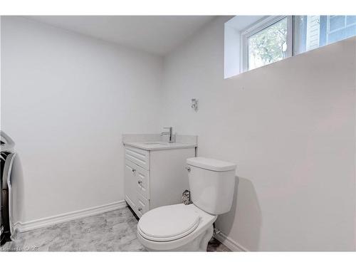284 Walter Avenue N, Hamilton, ON - Indoor Photo Showing Bathroom