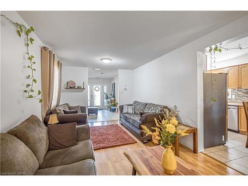16 Jessica Street, Hamilton, ON - Indoor Photo Showing Living Room