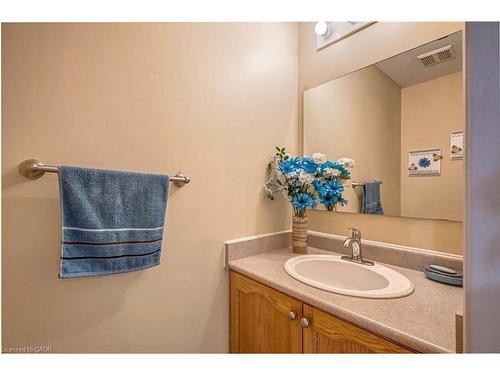 16 Jessica Street, Hamilton, ON - Indoor Photo Showing Bathroom