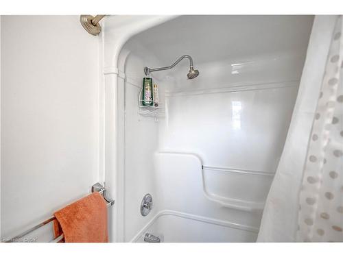 16 Jessica Street, Hamilton, ON - Indoor Photo Showing Bathroom