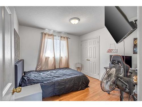 16 Jessica Street, Hamilton, ON - Indoor Photo Showing Bedroom