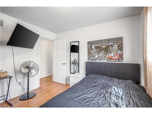 16 Jessica Street, Hamilton, ON - Indoor Photo Showing Bedroom