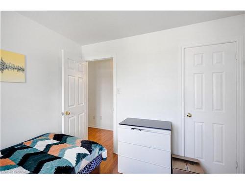 16 Jessica Street, Hamilton, ON - Indoor Photo Showing Bedroom