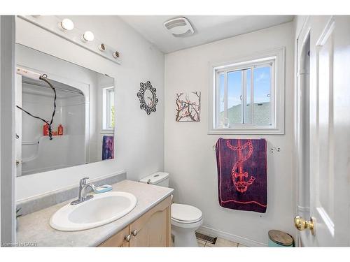 16 Jessica Street, Hamilton, ON - Indoor Photo Showing Bathroom