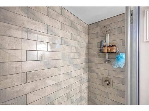 16 Jessica Street, Hamilton, ON - Indoor Photo Showing Bathroom