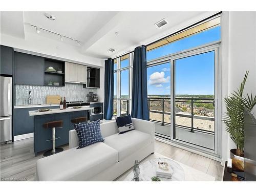 Ph06-405 Dundas Street W, Oakville, ON - Indoor