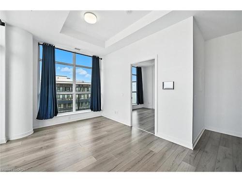 Ph06-405 Dundas Street W, Oakville, ON - Indoor Photo Showing Other Room