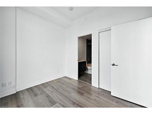 Ph06-405 Dundas Street W, Oakville, ON - Indoor Photo Showing Other Room