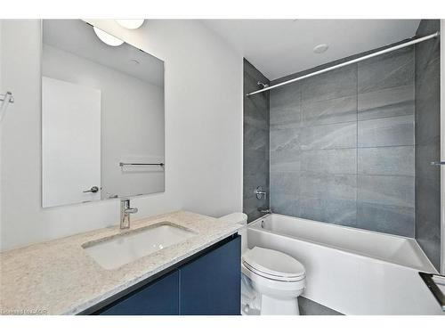 Ph06-405 Dundas Street W, Oakville, ON - Indoor Photo Showing Bathroom