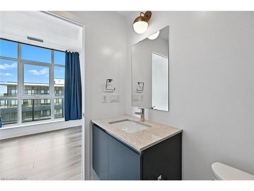 Ph06-405 Dundas Street W, Oakville, ON - Indoor Photo Showing Bathroom