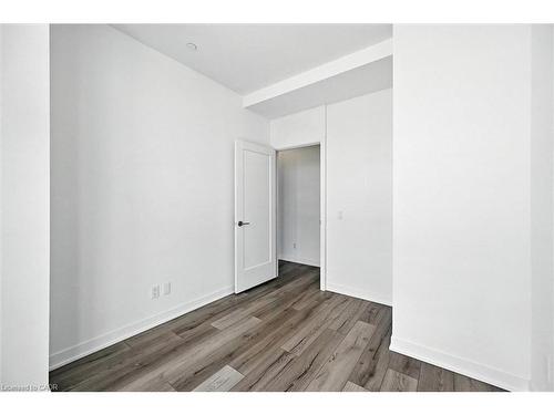 Ph06-405 Dundas Street W, Oakville, ON - Indoor Photo Showing Other Room