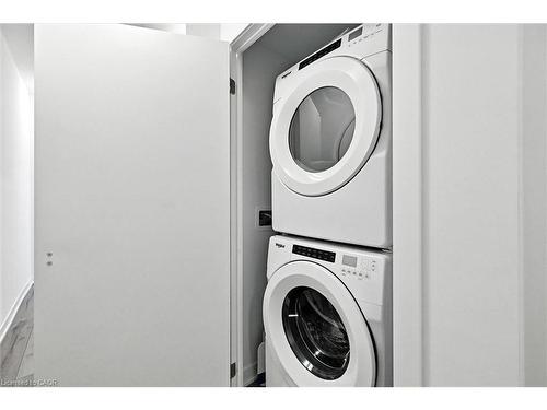 Ph06-405 Dundas Street W, Oakville, ON - Indoor Photo Showing Laundry Room