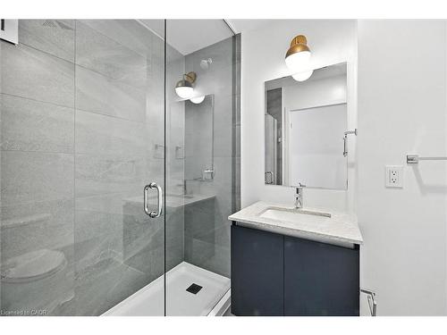 Ph06-405 Dundas Street W, Oakville, ON - Indoor Photo Showing Bathroom