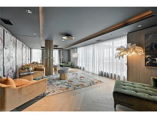 Ph06-405 Dundas Street W, Oakville, ON - Indoor