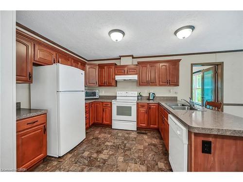 29 Courish Lane, Cayuga, ON - Indoor Photo Showing Kitchen With Double Sink