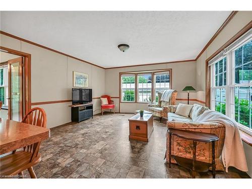 29 Courish Lane, Cayuga, ON - Indoor Photo Showing Living Room