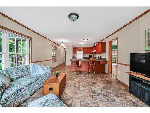 29 Courish Lane, Cayuga, ON - Indoor Photo Showing Living Room