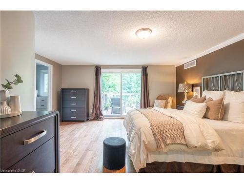 16 Flamingo Drive, Hamilton, ON - Indoor Photo Showing Bedroom