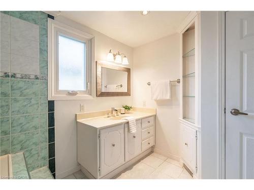16 Flamingo Drive, Hamilton, ON - Indoor Photo Showing Bathroom