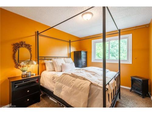 16 Flamingo Drive, Hamilton, ON - Indoor Photo Showing Bedroom