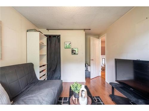 16 Flamingo Drive, Hamilton, ON - Indoor Photo Showing Living Room
