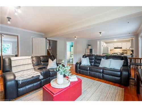 16 Flamingo Drive, Hamilton, ON - Indoor Photo Showing Living Room