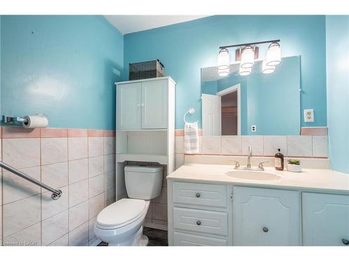 16 Flamingo Drive, Hamilton, ON - Indoor Photo Showing Bathroom