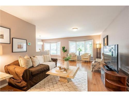 16 Flamingo Drive, Hamilton, ON - Indoor Photo Showing Living Room