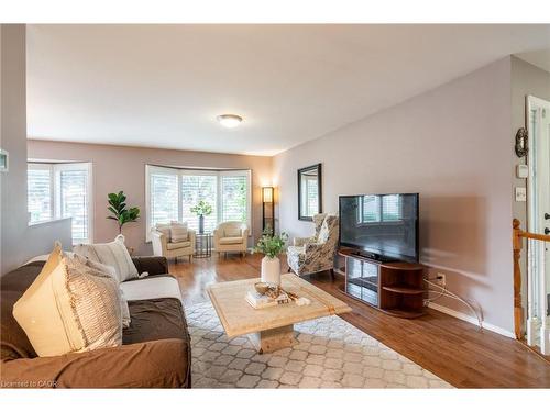 16 Flamingo Drive, Hamilton, ON - Indoor Photo Showing Living Room