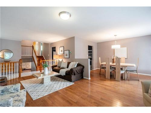 16 Flamingo Drive, Hamilton, ON - Indoor Photo Showing Living Room