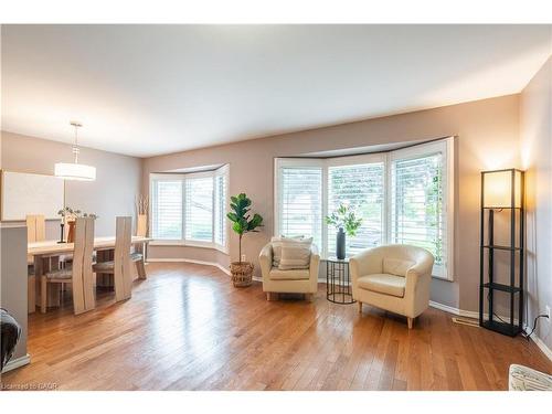 16 Flamingo Drive, Hamilton, ON - Indoor Photo Showing Living Room