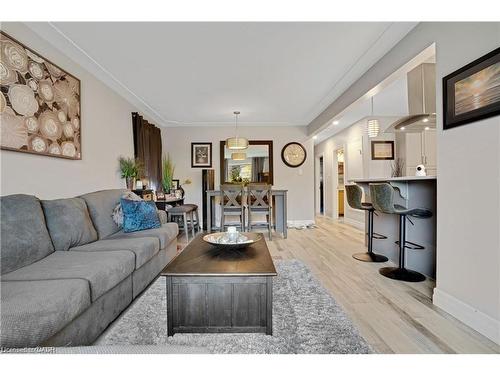 111 Franklin Street N, Kitchener, ON - Indoor Photo Showing Living Room