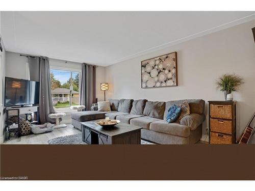 111 Franklin Street N, Kitchener, ON - Indoor Photo Showing Living Room