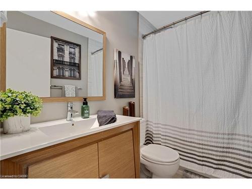 111 Franklin Street N, Kitchener, ON - Indoor Photo Showing Bathroom