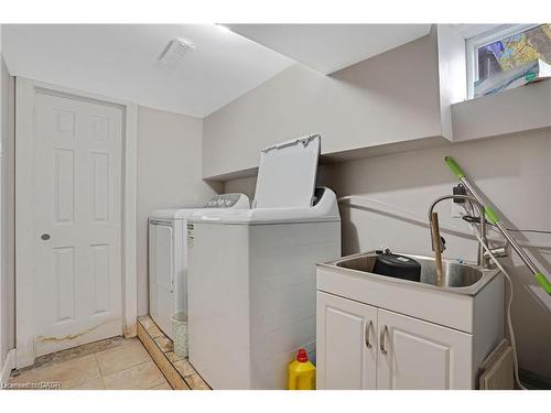 111 Franklin Street N, Kitchener, ON - Indoor Photo Showing Laundry Room