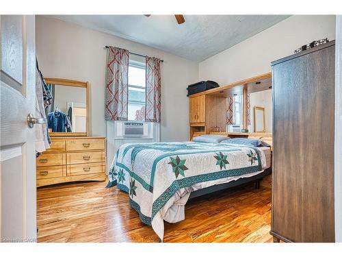 745 Main Street W, Listowel, ON - Indoor Photo Showing Bedroom