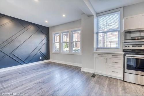 2-23 Gibson Avenue, Hamilton, ON - Indoor Photo Showing Kitchen