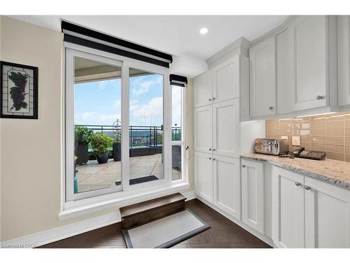 408-10 Concord Place, Grimsby, ON - Indoor Photo Showing Kitchen