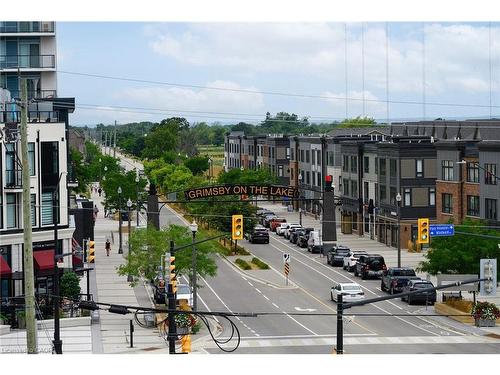 408-10 Concord Place, Grimsby, ON - Outdoor