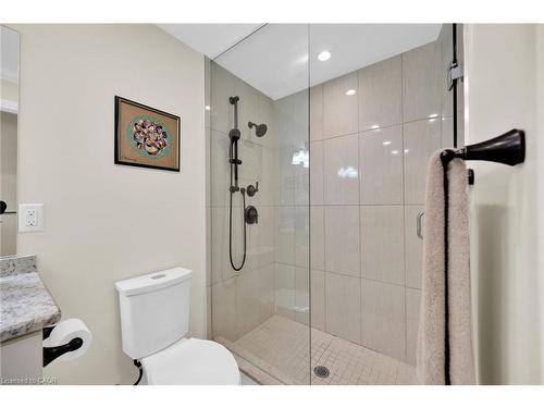 408-10 Concord Place, Grimsby, ON - Indoor Photo Showing Bathroom