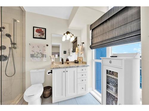 408-10 Concord Place, Grimsby, ON - Indoor Photo Showing Bathroom
