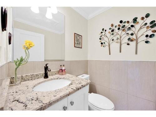 408-10 Concord Place, Grimsby, ON - Indoor Photo Showing Bathroom