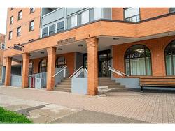 502-23 Main Street  Dundas, ON L9H 2P7