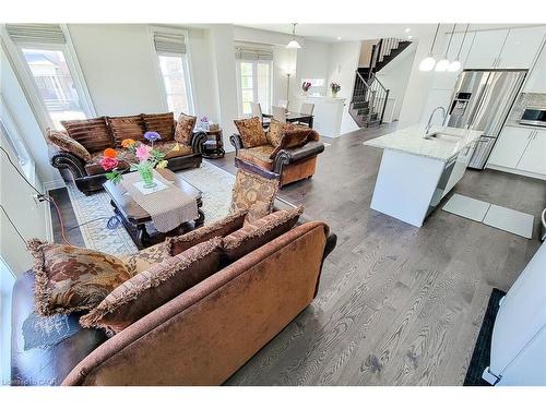 1155 Hamman Way, Milton, ON - Indoor Photo Showing Living Room
