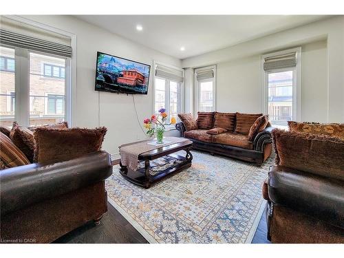 1155 Hamman Way, Milton, ON - Indoor Photo Showing Living Room