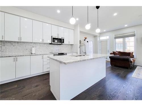 1155 Hamman Way, Milton, ON - Indoor Photo Showing Kitchen With Upgraded Kitchen