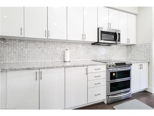 1155 Hamman Way, Milton, ON - Indoor Photo Showing Kitchen With Upgraded Kitchen