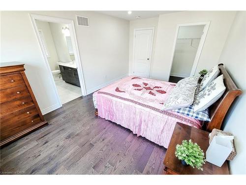 1155 Hamman Way, Milton, ON - Indoor Photo Showing Bedroom